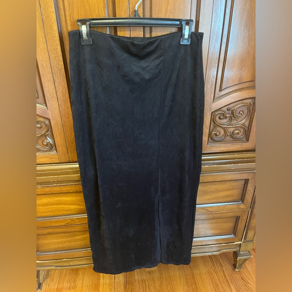 IN STYLE: Suede tight long pencil skirt with slit